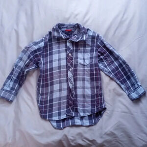 Tommy Hilfiger kids shirt size 6(Q)